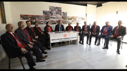 MHP adayları omuz omuza