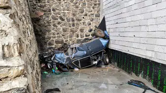 Otomobil 15 metrelik uçurumdan düştü: Sürücü yaralı kurtuldu