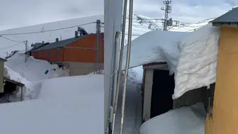 Şehir Merkezinde Bahar, Yaylada Sibirya! Görenler Gözlerine İnanamadı: Evler Kara Gömüldü