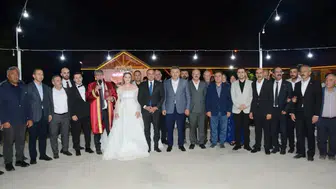 Torul’daki Düğünde Herkesi Duygulandıran An! Başkan Özdemir Kürsüye Bu Kez Kızı İçin Çıktı