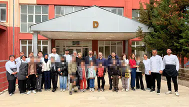 Gümüşhaneli minikler mutfakta şov yaptı! Kendi pizzalarını kendi elleriyle pişirdiler