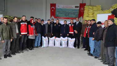 55 ton dağıtıldı: Devletten tarlasını ekene büyük destek