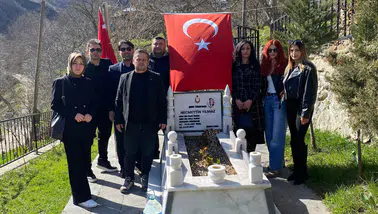 Türk Eğitim-Sen Kelkit Şubesi'nden Şehit Öğretmen Necmettin Yılmaz'ın Kabrine Anlamlı Ziyaret