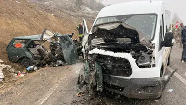 Kelkit’te feci kaza: Öğretmen servisi ile otomobil çarpıştı: 1 ölü, 10 yaralı