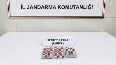 Şiran'da Jandarmadan Kaçamadılar: Araçtan ve Evden Sentetik Hap Çıktı