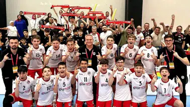 Türk Voleyboluna 62 Kupa Kazandıran Şeref Tok’tan Tarihi Başarı