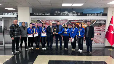 Başkan Başer, Türkiye Üçüncüsü Gümüşhane Lisesi Bowling Takımını Ağırladı