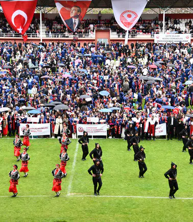 Gümüşhane'de Mezuniyet Coşkusu: Stadyum Tıklım Tıklım Doldu