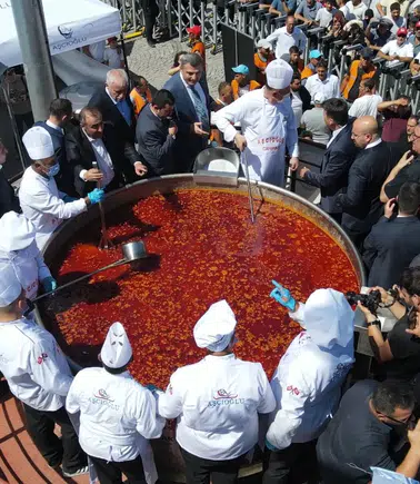 Dünyanın En Büyük Kuru Fasulye Kazanı Kelkit'te Kuruldu