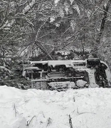 Gümüşhane'de ambulans dere yatağına yuvarlandı
