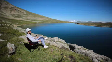 Gümüşhaneli gençler kamp ateşini Çakırgöl’de yaktı