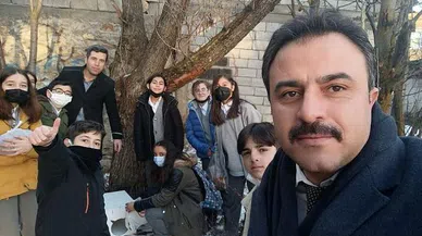 Sokak hayvanlarına mama almak için tasarlayıp, üretip, sattılar