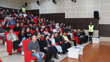 Jandarma Üniversite gençliğine suçtan korunmanın altın kurallarını anlattı