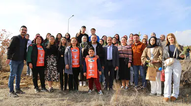 Üniversite'de yeşil seferberlik, binlerce fidanı toprakla buluşturuldu