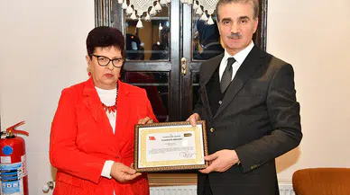 Gümüşhane Valiliği'nde 45 yıllık hizmetin ardından duygusal veda: Ülkü Köklü emekli oldu