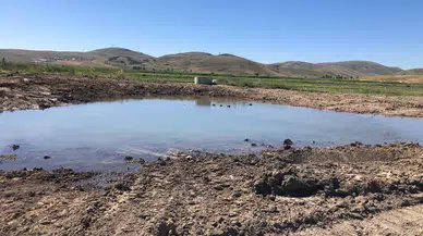 Sulama borusunun patlaması çiftçiyi mağdur ediyor