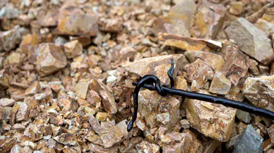 Gümüşhane'de akaryakıt sızıntısı: Harşit Çayı siyaha büründü