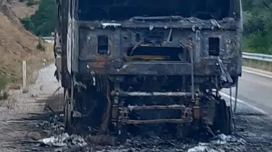 Gümüşhane'de Korkutan Yangın: Çekici Alevlere Teslim Oldu