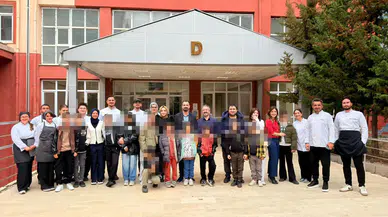 Gümüşhaneli minikler mutfakta şov yaptı! Kendi pizzalarını kendi elleriyle pişirdiler