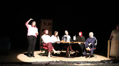 Gümüşhane’de tiyatro sahnesinde engel tanımayan performans