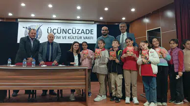 Köse'de Kitabı Okuyan Ödülü Kaptı: Öğrencilerin Yoğun İlgi Gösterdiği Yazar Yeni Müjdeyi Verdi!