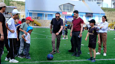 Şiran’da 3. Çocuk Festivali Coşkusu: İlçe Stadı Renkli Görüntülere Sahne Oldu