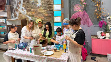 Sıradan Saksılar Birkaç Saatte Sanat Eserine Dönüştü! Düşler Atölyesi'nde Renkli Buluşma