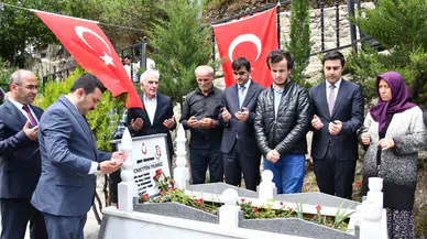 Şehit Öğretmen Necmettin Yılmaz Kabri Başında Dualarla Anıldı