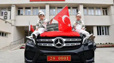 Vali Cevdet Atay’ın Makam Aracı Sünnet Çocukları İçin Şehir Turu Yaptı