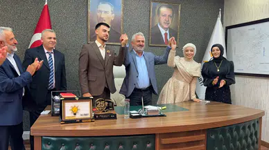 Nişan Yüzüklerini Taktıktan Sonra İlk Durakları AK Parti Oldu