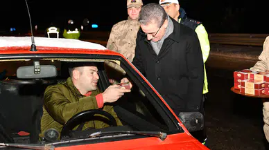 Vali Aydın Baruş, görev başındaki personelin yeni yılını kutladı