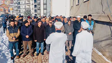 Gümüşhane Cuma çıkışı şehitler için tek yürek oldu