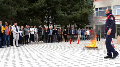 Gümüşhane Üniversitesi Personeline Yangın Söndürme Eğitimi ve Tatbikatı Verildi