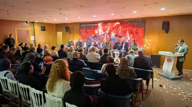 Kitap Fuarında Edebiyat Rüzgarı Esti: Şairler Dizeleriyle Unutulmaz Bir Akşam Yaşattı