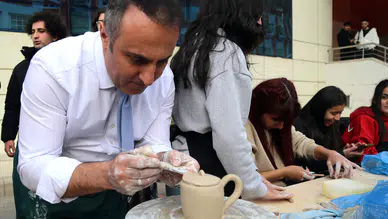 Gümüşhane Üniversitesi’nde Gelenek ve Sanat Buluşması: Dölek Çamuru Kampüste Hayat Buldu