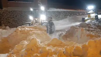 Gümüşhane'nin zirvelerinde kar seferberliği: Ekipler gece gündüz demeden çalışıyor