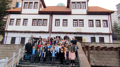 Gümüşhaneli minikler tarihin kalbinde: Müzede Hayat Bilgisi dersi