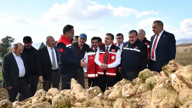 Vali Cevdet Atay Kelkit'te Şeker Fasulyesi ve Şeker Pancarı Hasadına Katıldı
