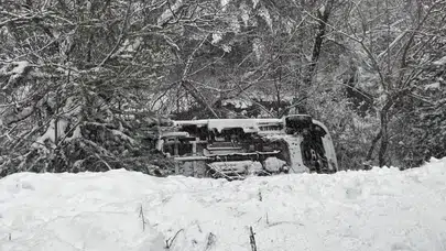 Gümüşhane'de ambulans dere yatağına yuvarlandı