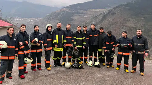 Üniversite Öğrencileri Özkürtün’deki yangına hızır gibi yetişti