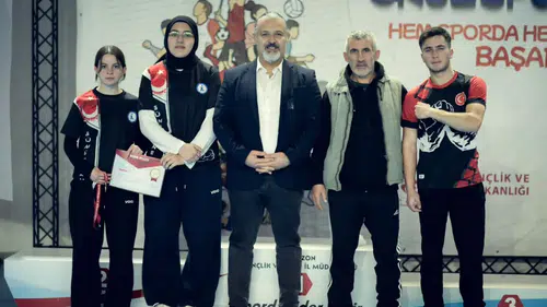 Bu gençler bir harika! Bilekleri bükülmüyor