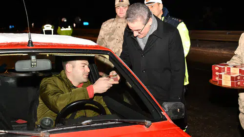 Vali Aydın Baruş, görev başındaki personelin yeni yılını kutladı