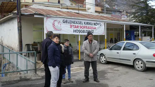 Kırıklı'da çeyrek asra dayanan iftar geleneği: 22 yıldır yolculara sofra kuruluyor