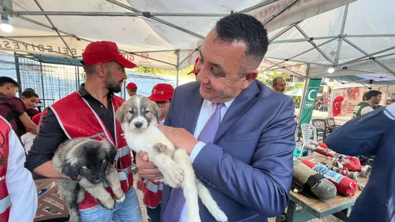 Gümüşhane'de Hayvanları Koruma Günü'nde Kalpleri Isıtan Etkinlik!