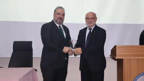 Gümüşhane’de Mevlid-i Nebi Coşkusu: 'Hz. Peygamber ve Aile Hayatı' Konferansı Düzenlendi