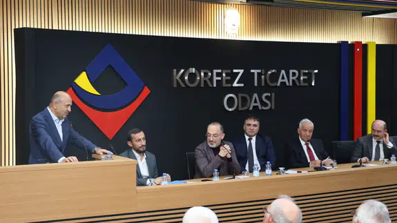 Siyasetin Dev İsimleri Kocaeli'de Buluştu: Gümüşhaneli Bakan Sungurlu Bir Ömrü Anlattı!