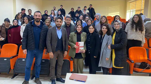 Geleceğin Sağlık Yöneticilerine Kritik Uyarılar: 'Başarı Sadece İdari Bilgiyle Gelmez'