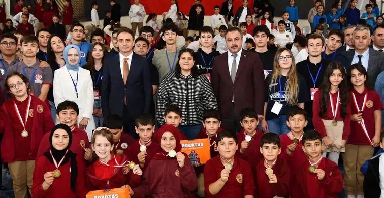 Şiran'da 200 Öğrenci Robotik Kodlama Şenliğinde Buluştu
