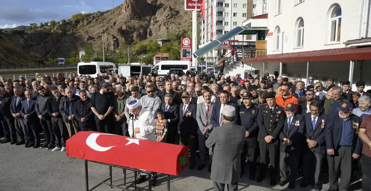 Kıbrıs Gazisi İlyas Kullukçu son yolculuğuna uğurlandı