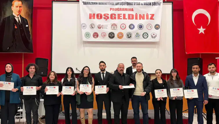 Gümüşhane'de Şehir ve Üniversite Gençliği İftar Sofrasında Kenetlendi